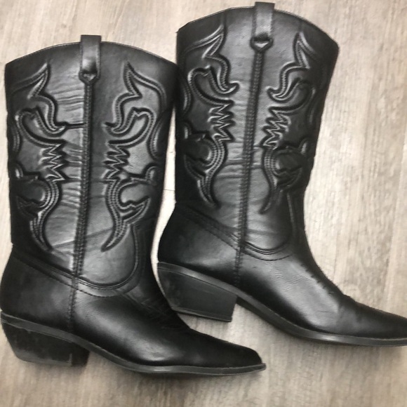 Soda Chic Black Heeled Boots - Picture 2 of 12